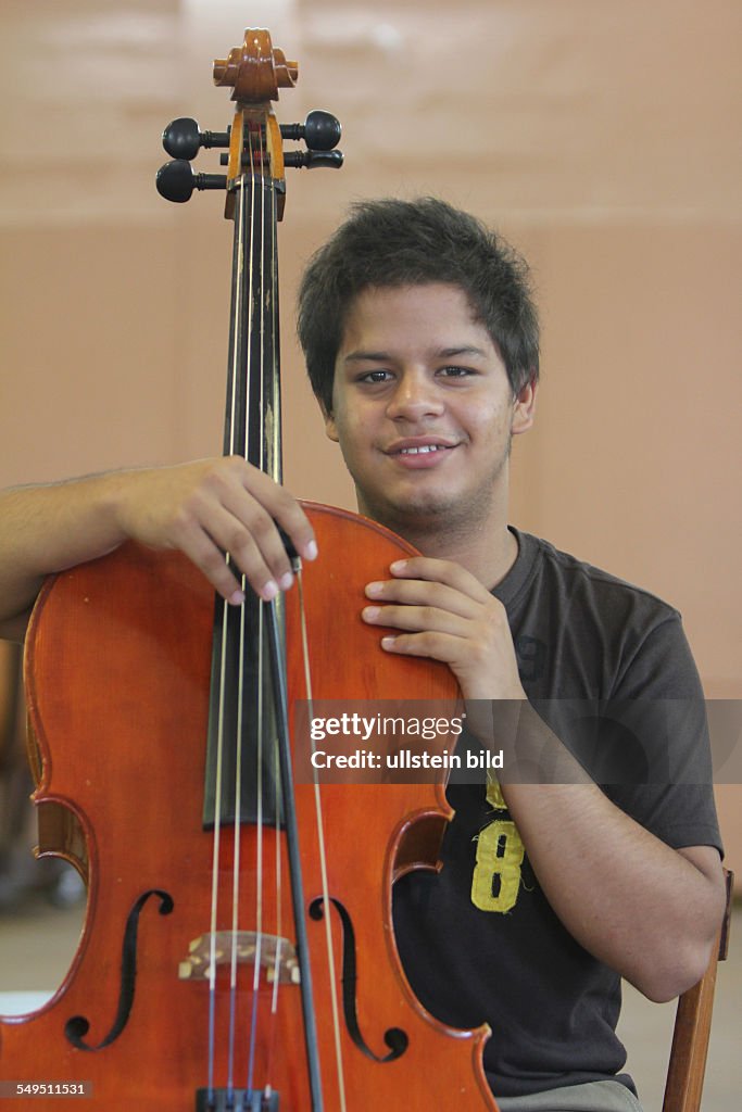 Paraguay: project Don Bosco Roga symphonic orchester