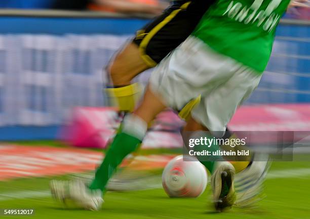 Wischer Beine und Ball waehrend dem Finalspiel zum Liga Total Cup 2012 Werder Bremen gegen Borussia Dortmund am 5. August 2012 in Hamburg.