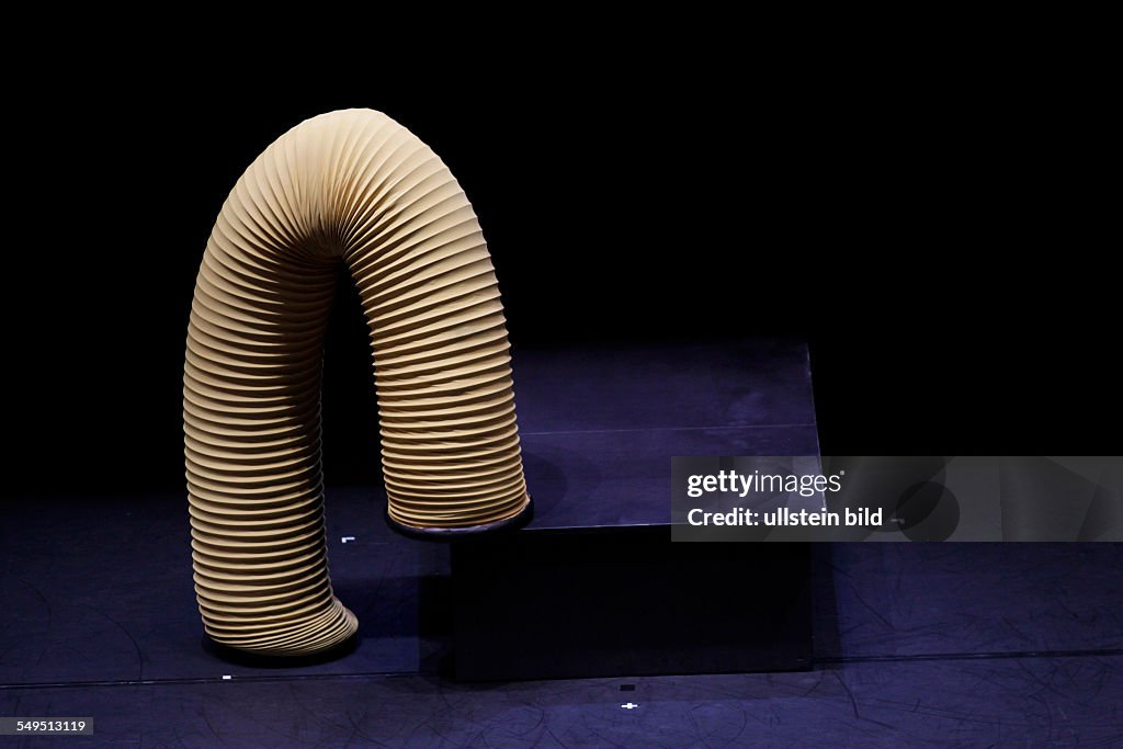 Mummenschanz , Auftritt in der Philharmonie Köln News Photo Getty Images