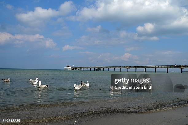 Boltenhagen, Ostsee, im Hintergrund die Seebrücke