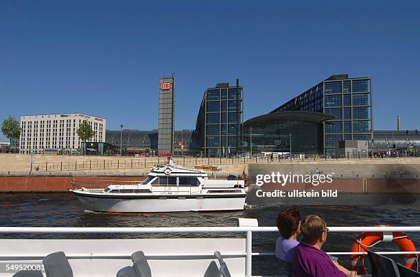 Stadtrundfahrt auf der Spree am Hauptbahnhof