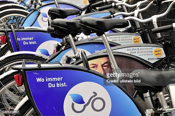 Leihräder des Fahrradverleih-Anbieters nextbike vor dem Hauptbahnhof in Frankfurt am Main