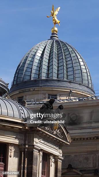 Dresden, Landeshauptstadt des Freistaates Sachsen, die Hochschule für Bildende Künste mit der Kuppel, Zitronenpresse genannt