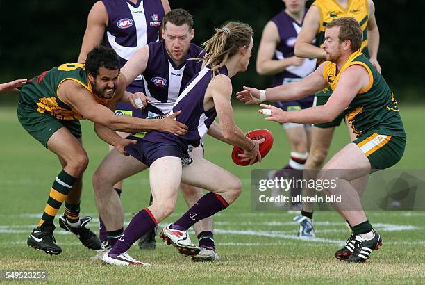 Zweikampf, Aktion, Spielszene, , Berlin Crocodiles - Hamburg Dockers , Sport, Australian Football, Maifeld Berlin, Herren, Australian Football League...