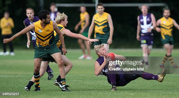 Zweikampf, Aktion, Spielszene, , Berlin Crocodiles - Hamburg Dockers , Sport, Australian Football, Maifeld Berlin, Herren, Australian Football League...