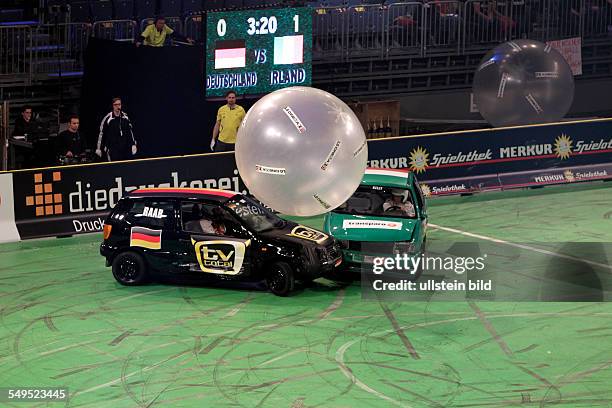 Total Autoball-EM 2012 - Autoball-EM - Stefan Raab für Deutschland und Joey Kelly für Irland, Lanxess-Arena Köln