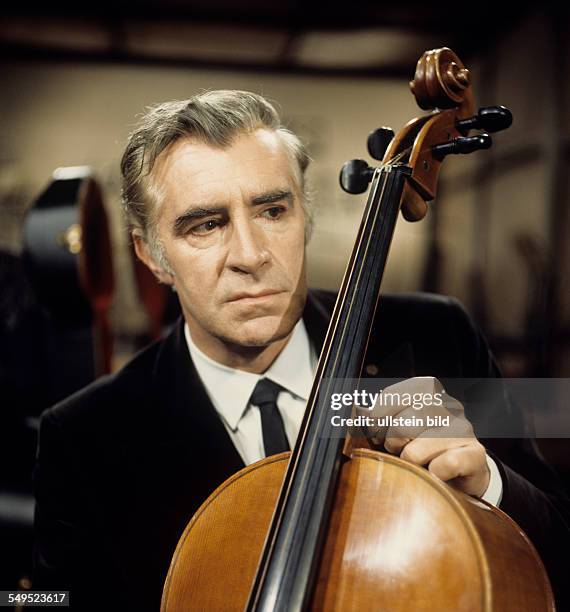 Schauspieler Peter Pasetti mit Bass