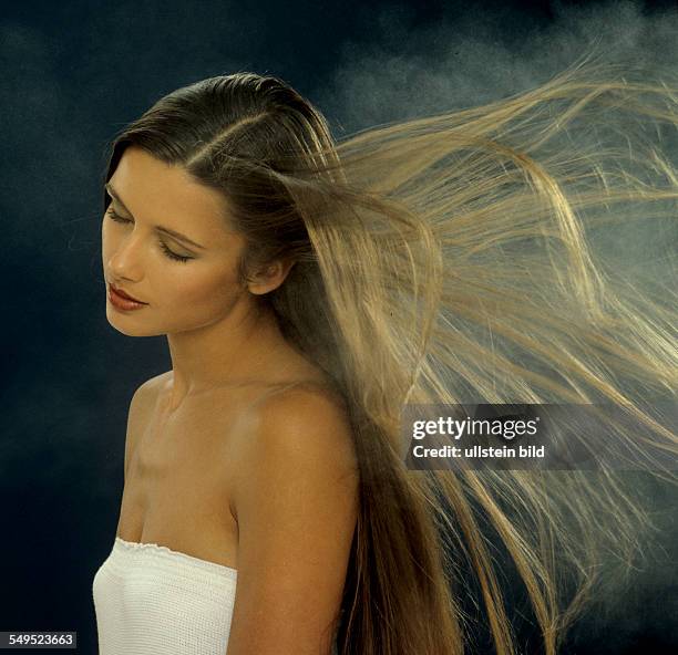 Portrait, Mädchen, lange wehende Haare, Kosmetik,