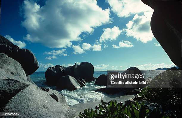 Insel La Digue, Bucht mit Granitfelsen, Seychellen