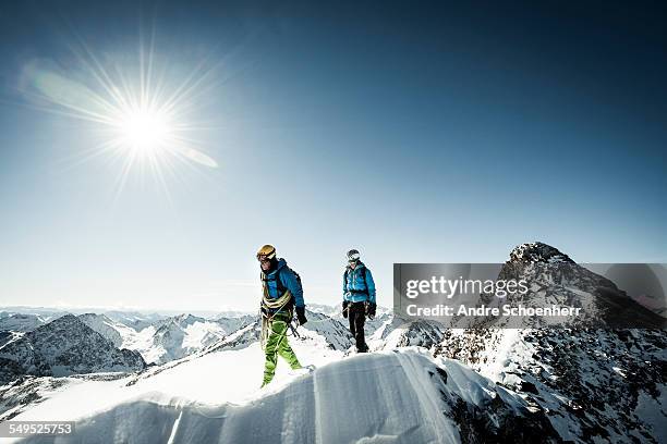 trekking in the austrian alps - climbing snow mountain imagens e fotografias de stock