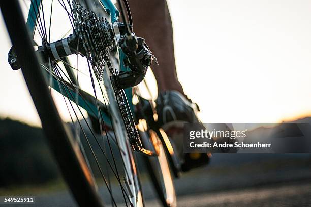 roadcycling - ciclismo fotografías e imágenes de stock