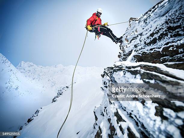 mountain climber in the austrian alps - riesgo fotografías e imágenes de stock