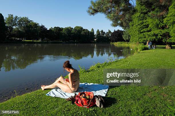 Krefeld, Rhine, Lower Rhine, Rhineland, North Rhine-Westphalia, NRW, D-Krefeld-Oppum, Schoenwasser park, pond, woman in bathing wear sunbathing,...