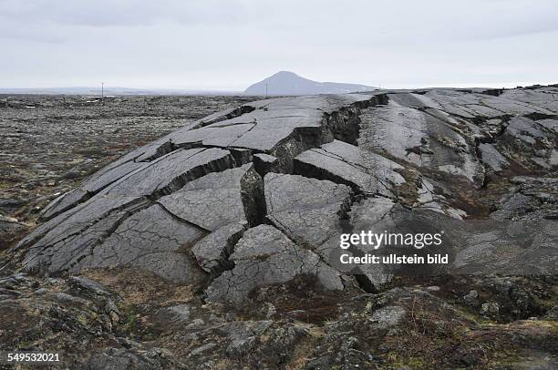 Aufgebrochenes Lavagestein im Vulkangebiet des Krafla im Norden Islands, aufgenommen am 22. Mai 2012.