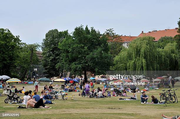 Deutschland, Berlin, Menschen im Preußenpark