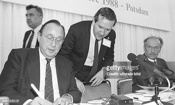 Conference of the Institute for East West Security Studies in Potsdam , from left: Hans-Dietrich Genscher , John E. Mroz , and GDR Foreign Minister...