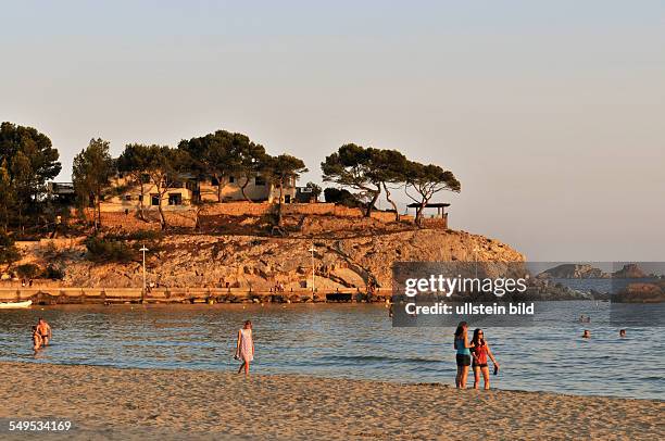 Mallorca: Strand von Peguera am Abend