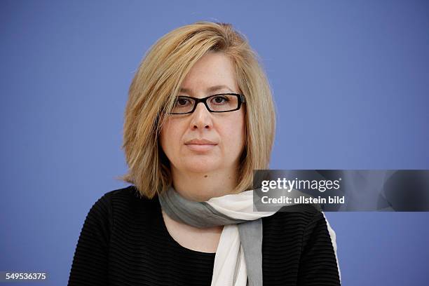 Afra Jalabi, Mitglied der Damaskus Deklaration und Mitglied Syrischer Nationalrat, auf der Bundespressekonferenz in Berlin zur Präsentation der...
