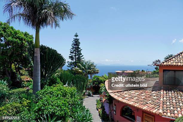Die Hotelanlage und Ferienappartementanlage Quinta Splendida in Canico auf der 'Blumeninsel' Madeira ist in eine Gartenanlage gebaut, die eine...