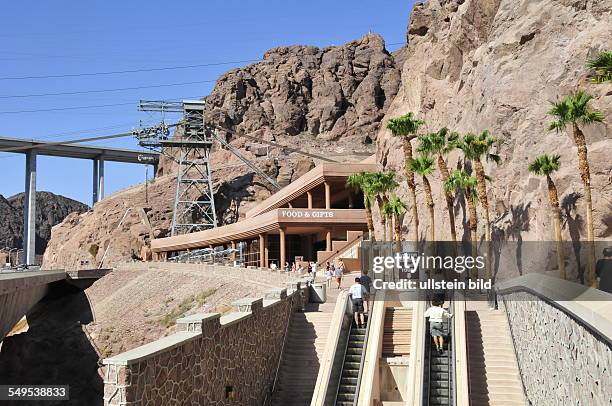 Der Staudamm am Colorado River wurde in den Jahren 1931 bis 1935 erbaut und nach dem 31. Präsidenten der USA, Herbert Clarc Hoover, benannt....