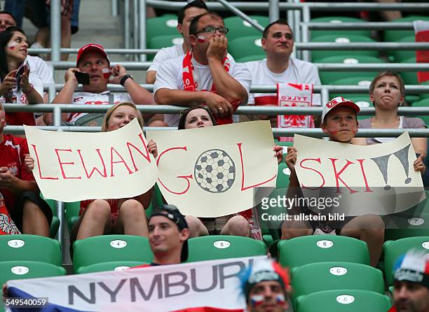 Polenfans polnische Fans mit Plakat Lewangolski, Robert Lewandowski , Sport, Fußball Fussball, UEFA EM Europameisterschaft Euro 2012, Saison 2011...