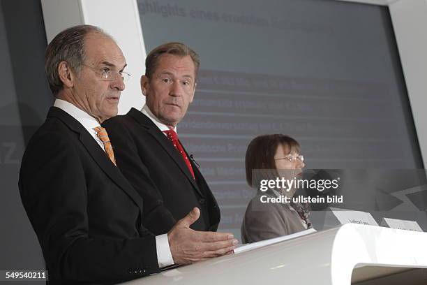 Bilanzpressekonferenz der Axel Springer AG in Berlin, v.l.n.r.: Lothar Lanz, Vorstand Personal, Finanzen und Dienstleistungen, Mathias Döpfner,...