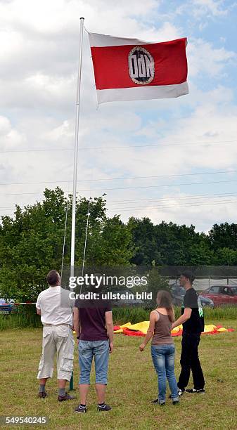 Mainleus / Schwarzach / Bayern / NPD / Bayerntag Bayerntag der bayrischen NPD auf einem Feld in Schwarzach Gemeinde Mainleus in Oberfranken....