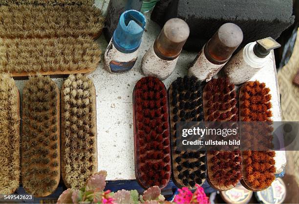 Ausrüstung eines Schuhputzers in der Altstadt von Marrakesch. Marokko, März 2007 Marrakesch, Marokko,