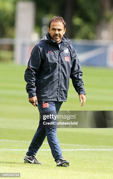 Trainer Jos Luhukay, Einzelbild, Aktion, Gestik , Hertha BSC Berlin, Trainig, Sport, Fußball Fussball, Trainingsplatz, Herren, DFL, Bundesliga,...