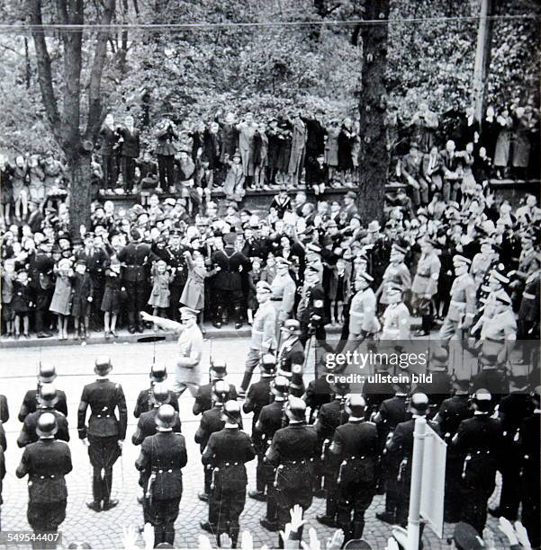 Visit of Chancellor Adolf Hitler in Saarbrücken on the occasion of the reintegration of the Saar District into Germany