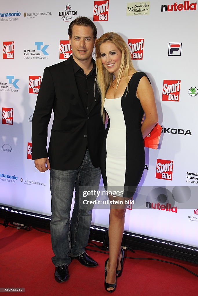 Moderatorin Andrea Kaiser mit Gatte Lars Ricken anläßlich... News Photo ...