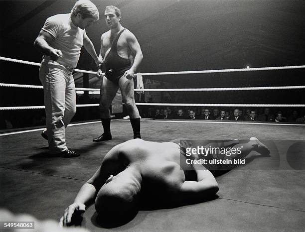 Germany, Hamburg, catching, catcher being knocked out lying on the floor