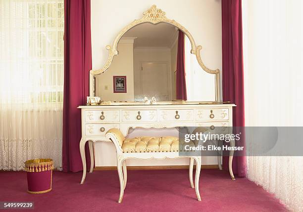 elegant dressing table - 鏡台 ストックフォトと画像