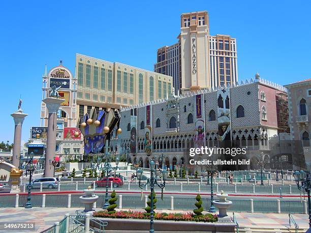 Beiderseits des ca. 6 Kilometer langen Las Vegas Boulevard stehen die Hochhaushotels und Vergnügungsstätten der Spielerstadt, aufgenommen in Las...