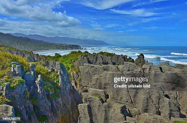 Neuseeland, Felskueste an den Pancake Rocks an der stuermischen Tasman Sea