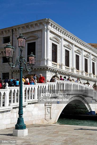 Doge's Palace Palazzo Ducale with the Straw bridge Ponte della Paglia in Venice.