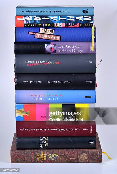 Stapel Buecher / Bücher