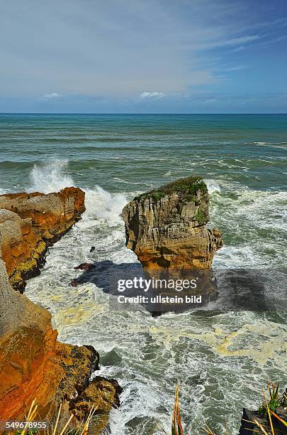 Neuseeland, Felskueste an den Pancake Rocks an der stuermischen Tasman Sea