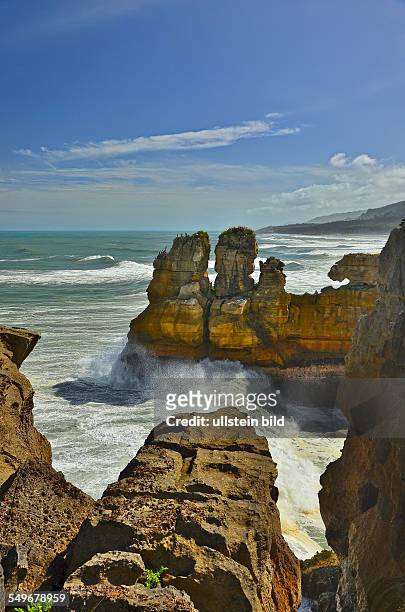 Neuseeland, Felskueste an den Pancake Rocks an der stuermischen Tasman Sea