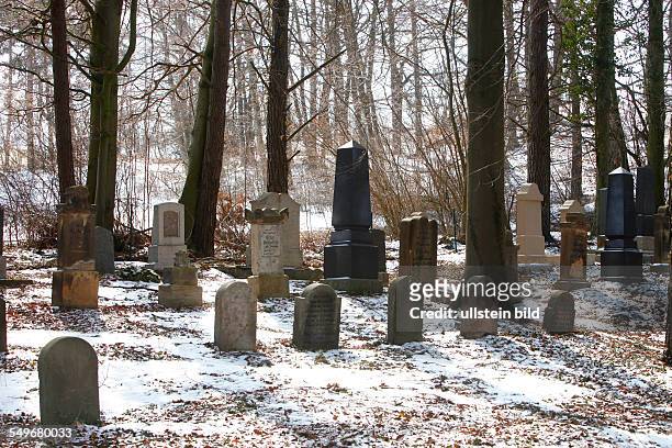 Ringgau-Netra : Jüdischer Friedhof - Der jüdische Waldfriedhof liegt 1,5 km südlich des Dorfes Netra.
