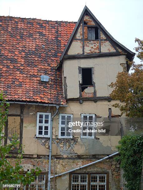 In der historischen Altstadt, die zum "Weltkulturerbe" der Uneco gehört, sind noch ungefähr 500 historische Gebäude unbewohnbare Bauruinen wie diese,...