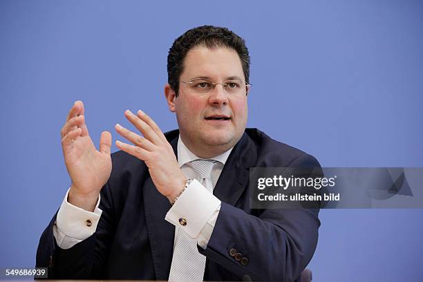 Patrick Döring, MdB, Generalsekretär der FDP, auf der Bundespressekonferenz in Berlin, Thema: Mit Energie in den Markt - Konzept der FDP zur...