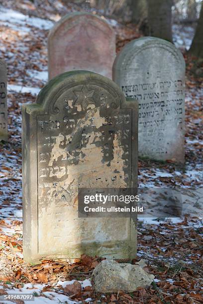 Ringgau-Netra : Jüdischer Friedhof - Der jüdische Waldfriedhof liegt 1,5 km südlich des Dorfes Netra.