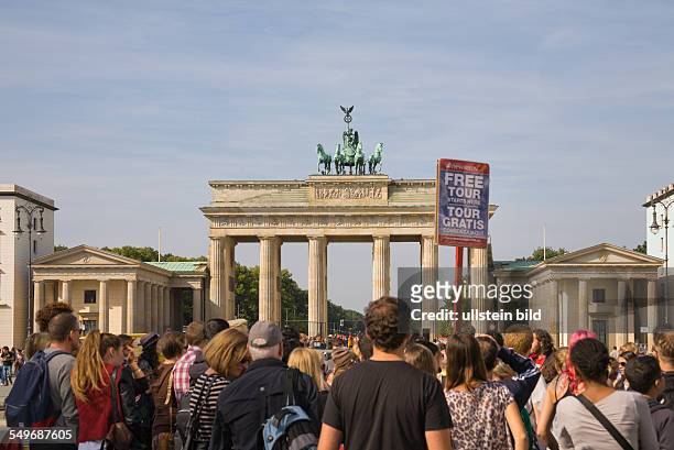 Germany - Berlin - Mitte: Sightseer in front of the Brandenburg Gate "Brandenburger Tor"