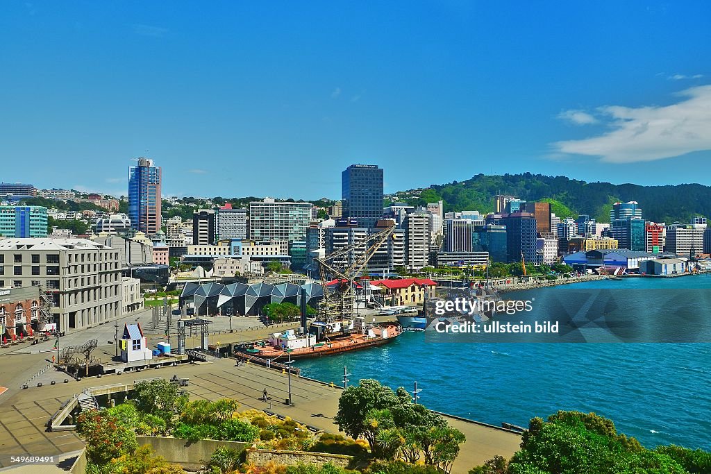 Wellington; Blick vom Museum of New Zealand/Te Papa Tongarewa auf die Stadt, rechts das Hafenbecken des Lambton Harbour