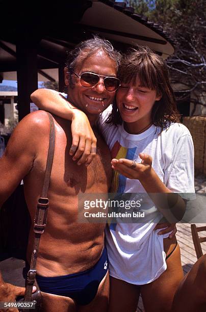 Sportjournalist Harry Valerien mit Tochter Tanja, Strand, Urlaub auf Ibiza