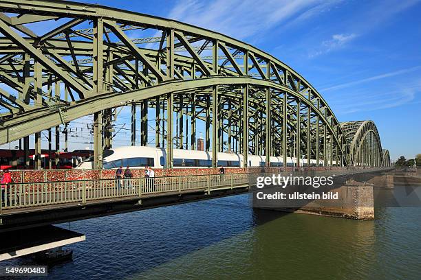 Cologne, Rhine, North Rhine-Westphalia, Hohenzollern bridge, Rhine bridge, railroad bridge, Deutsche Bahn, German Railways, rail, train