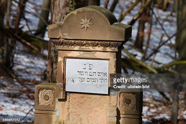 Ringgau-Netra : Jüdischer Friedhof - Der jüdische Waldfriedhof liegt 1,5 km südlich des Dorfes Netra.