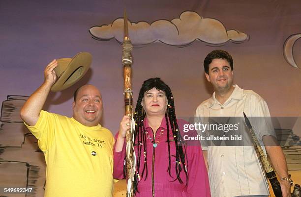 Der Schauspieler, Comedian und Moderator Dirk Bach mit Hella von Sinnen und Bastian Pastewka bei der grossen Winnetou-Nacht