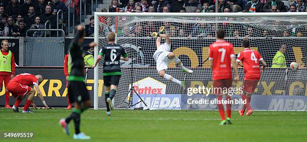Fussball, Saison 2012-2013, 1. Bundesliga, 29. Spieltag, Fortuna Düsseldorf - SV Werder Bremen, Martin Latka , li., erzielt mit einem Eigentor das...